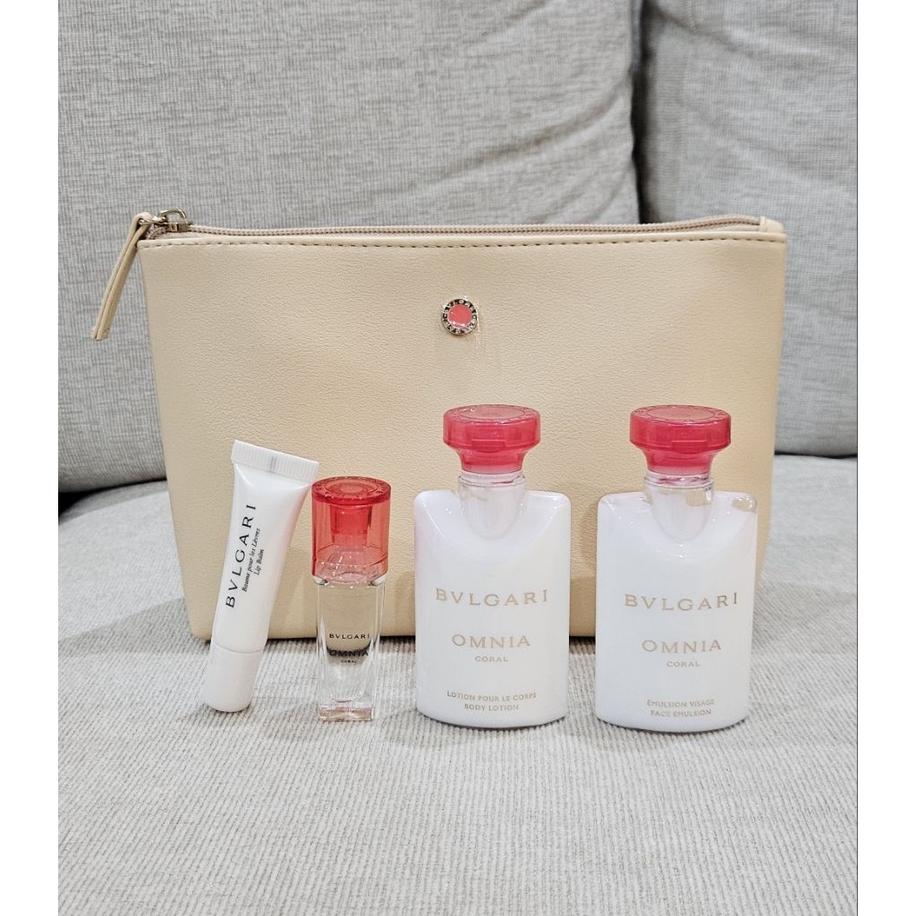 กระเป๋า amenities จากชั้น business class สายการบิน emirates