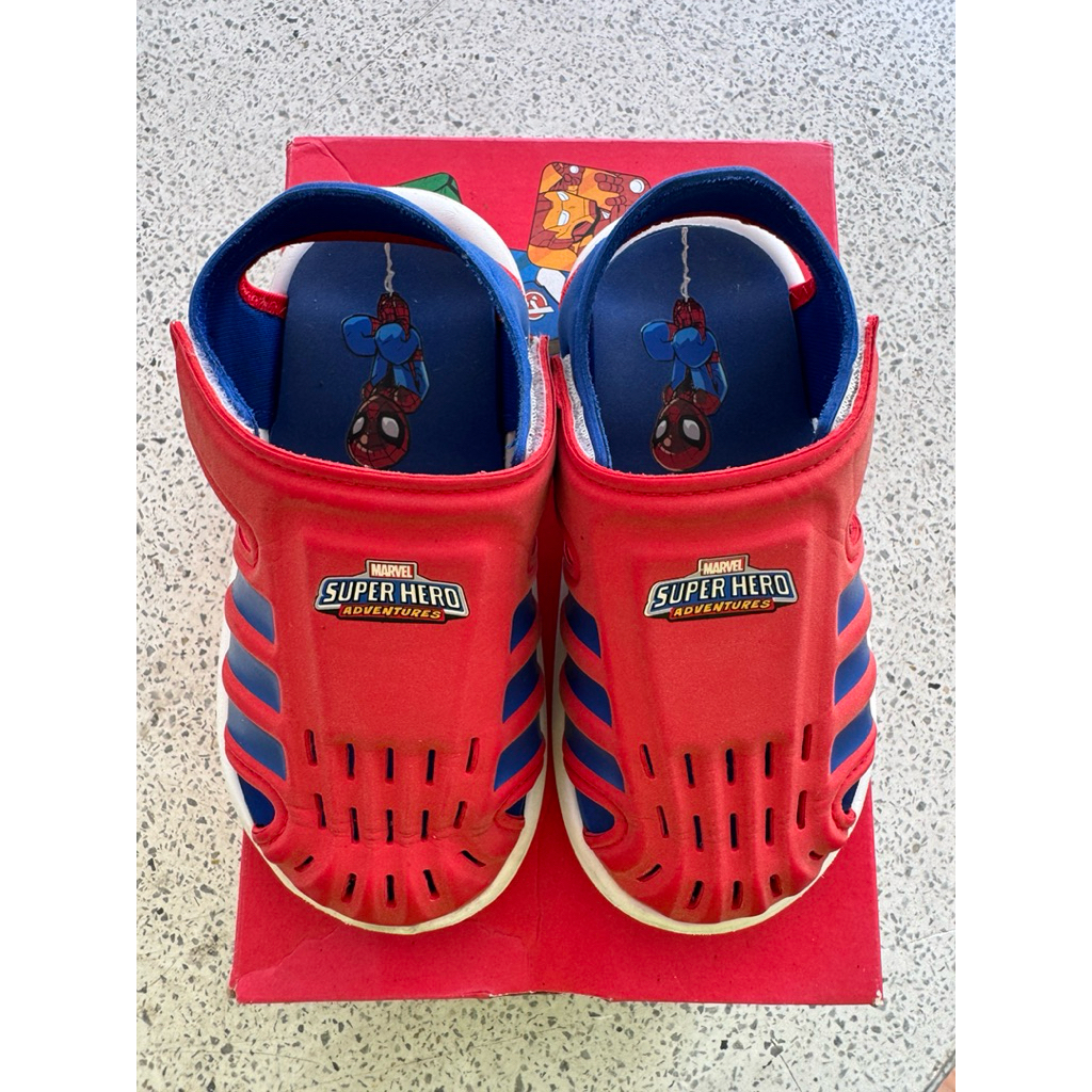 รองเท้าแตะเด็ก Adidas Marvel Size UK9 15.5 CM สวยมากก ใหม่กริบพร้อมกล่อง 350 บาท