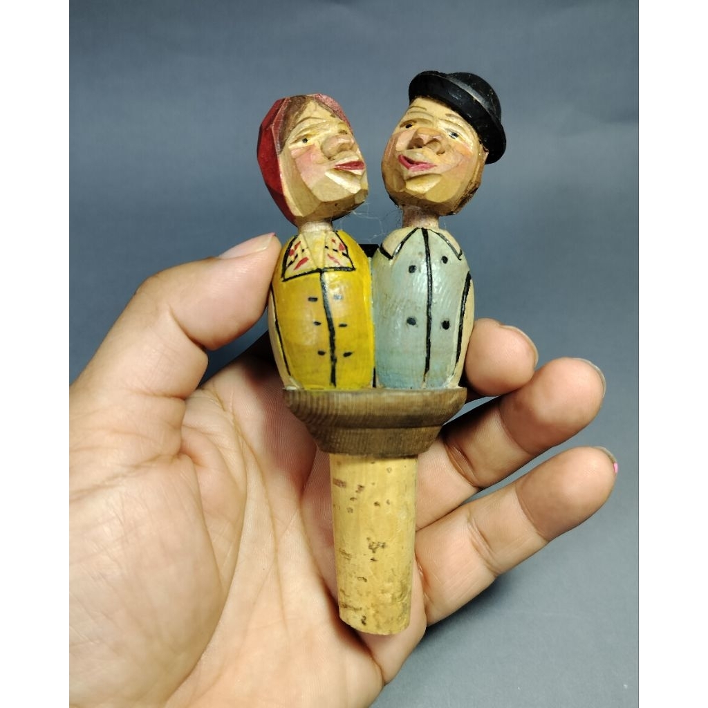 จุกขวดไม้แกะโดย Anri จากประเทศ italy