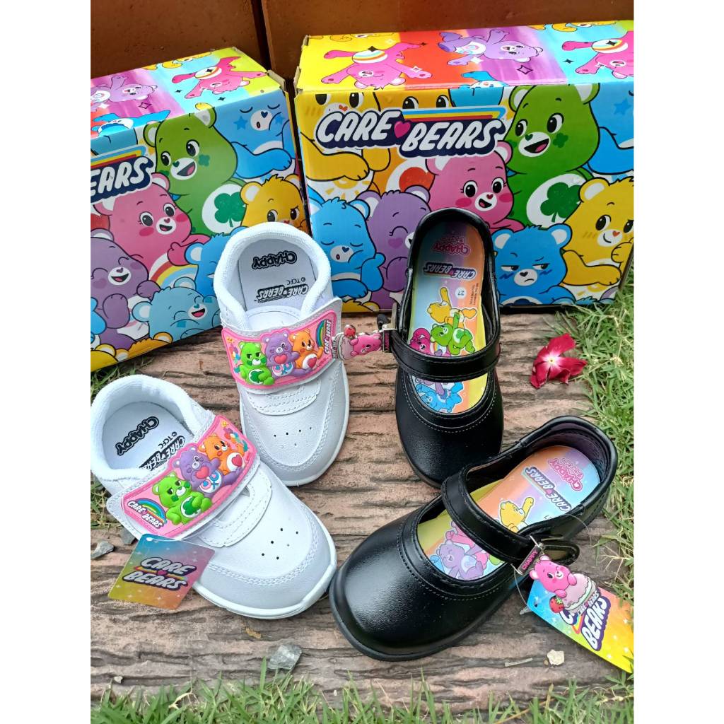 รองเท้านักเรียน  รองเท้าเด็กนักเรียนอนุบาล หมีแบร์CARE BEARS ตัวล๊อค รองเท้าพละเด็ก รองเท้านักเรียนหนังดำ 25-33 สีดำ/ขาว
