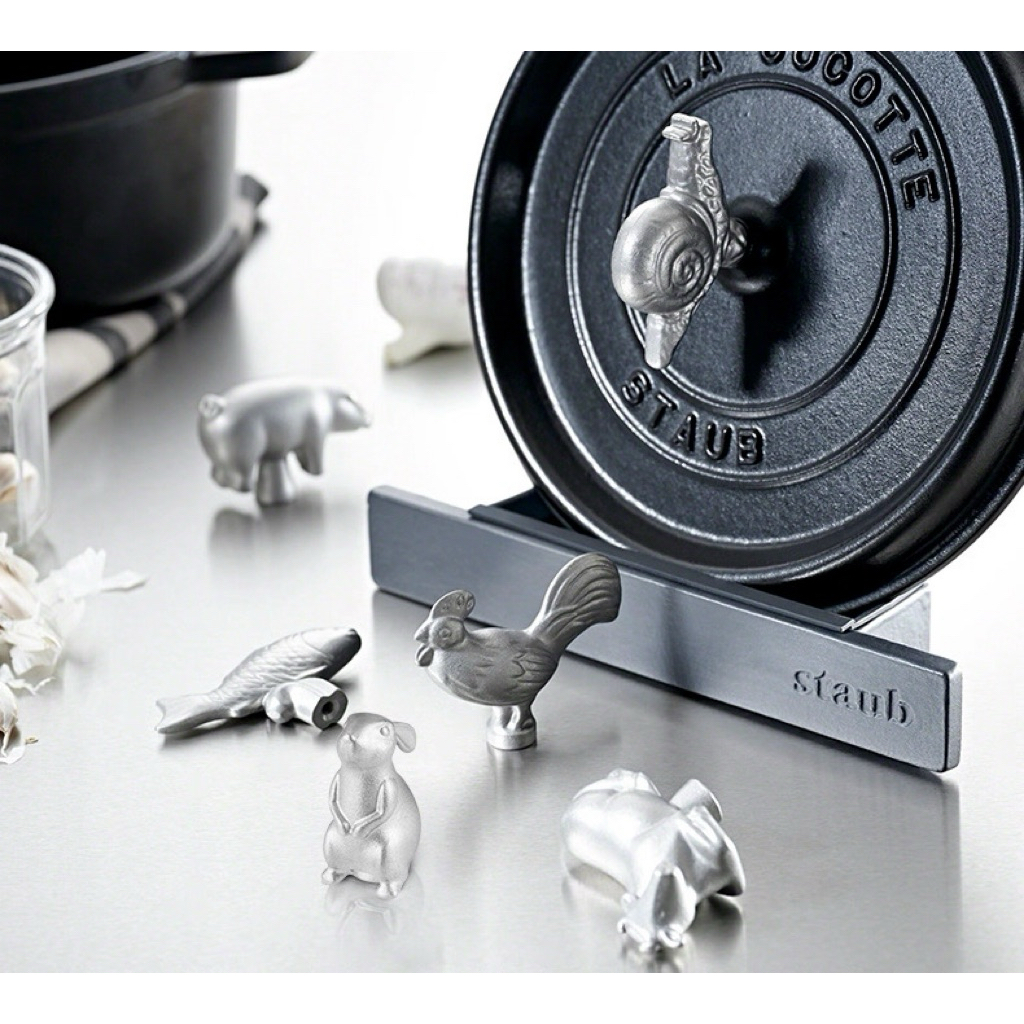 หูจับ Staub x Kitty มีรุ่น limited หายากด้วยนะคะ ของแท้นำเข้า ใช้กับหม้อแบรนด์ staub / lecu ได้