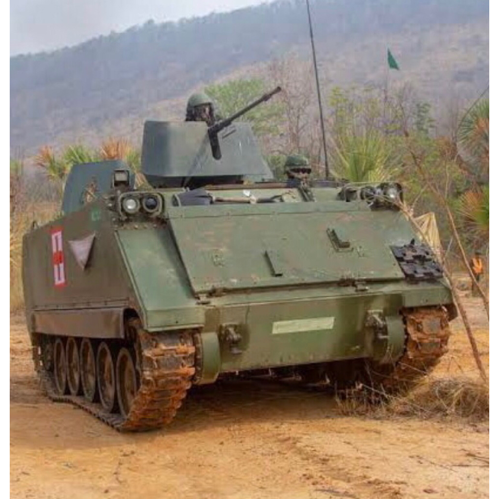 โมเดล รถจำลอง รถถัง รถ รสพ. เอ็ม 113  M113 ACAV ขนาด 1/35 ของ ทบ.ไทย ขนาดประมาณ 20 ซม. (พลาสติก)