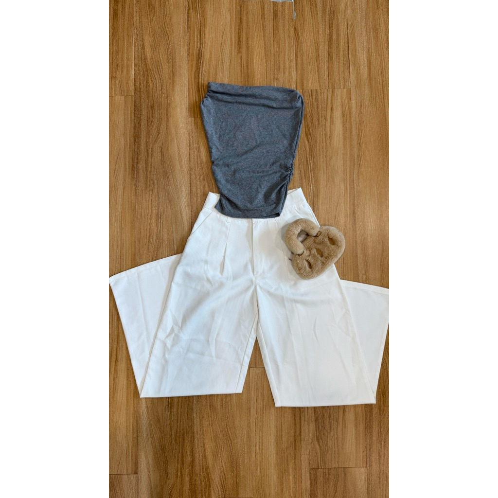 ชุดเซต เปิดไหล่ กางเกงทรงขากระบอก ป้าย Jin.bkk