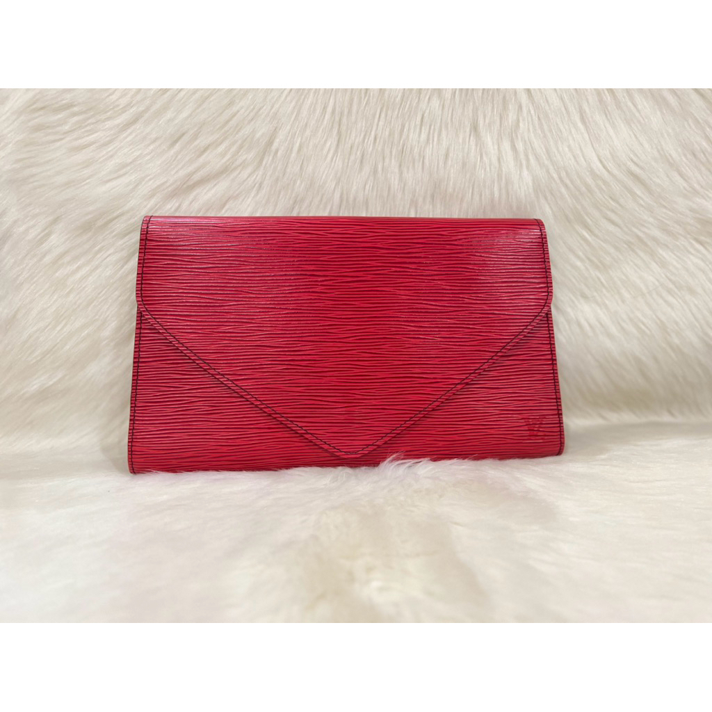 LOUIS VUITTON Epi Art Deco Clutch Bag Red M52637 LV Auth 93938(ขายแล้ว)