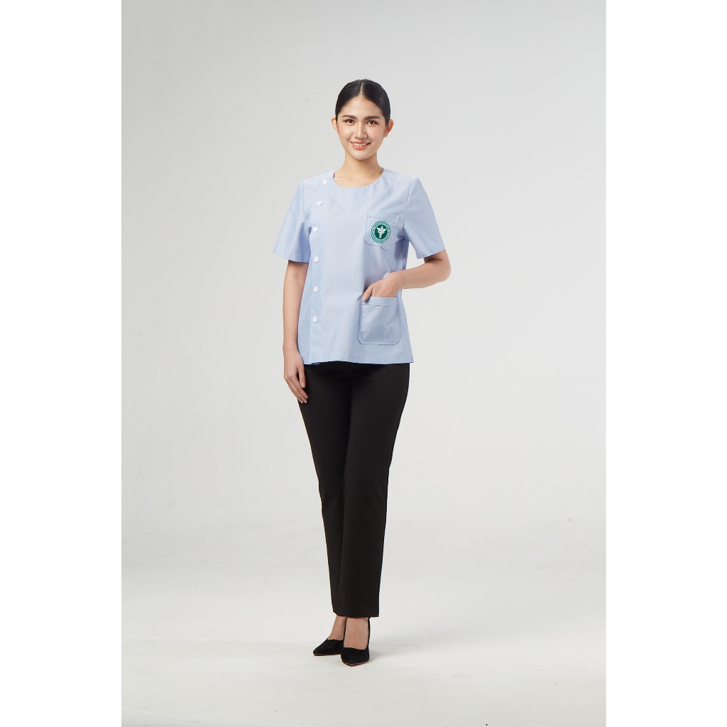 [สังกัดสาธารณสุข] Uniformthaiwacoal Nursy เสื้ออนามัยริ้วฟ้าหญิง คอกลม เฉพาะเสื้อ FHW149