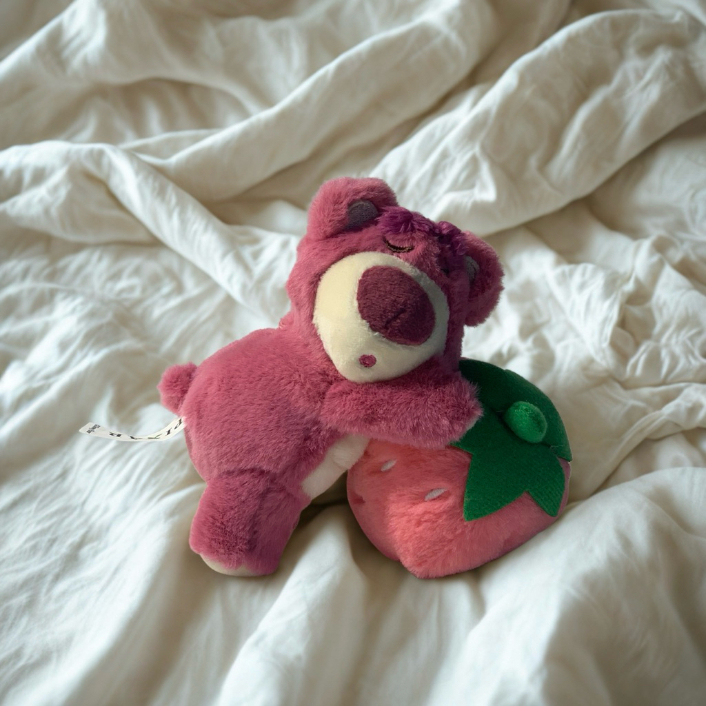 พวงกุญแจ Lotso Strawberry Disney Keychain