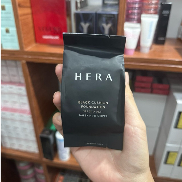 ( ตลับขนาดมินิ ) Hera Black Cushion Foundation SPF34 / PA++ 5g ( ปริมาณน้อยกว่าตลับขาย )