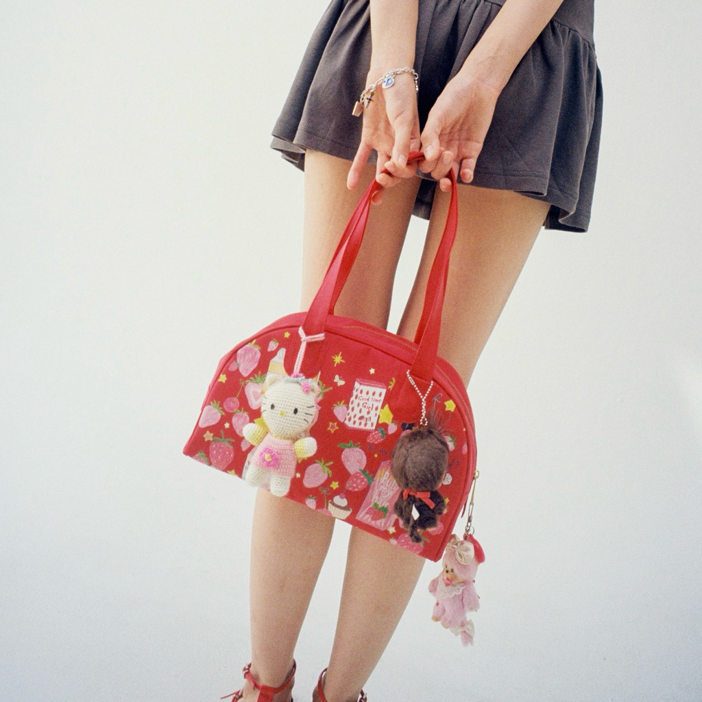 NAIYC 🍓 Strawberry Kisses Red Bag กระเป๋าสะพายไหล่แดงลายสตรอว์เบอร์รี - รูปที่ 5