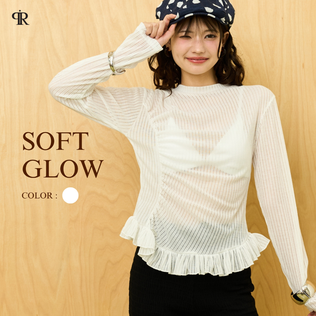 Panchitar Soft Glow  – เสื้อยืดซีทรูแขนยาว จับจีบหลายชั้นและระบายด้านล่าง