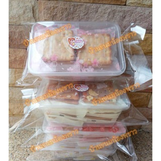 แครกเกอร์ไส้สับปะรด แบบกล่อง 8 ชิ้น