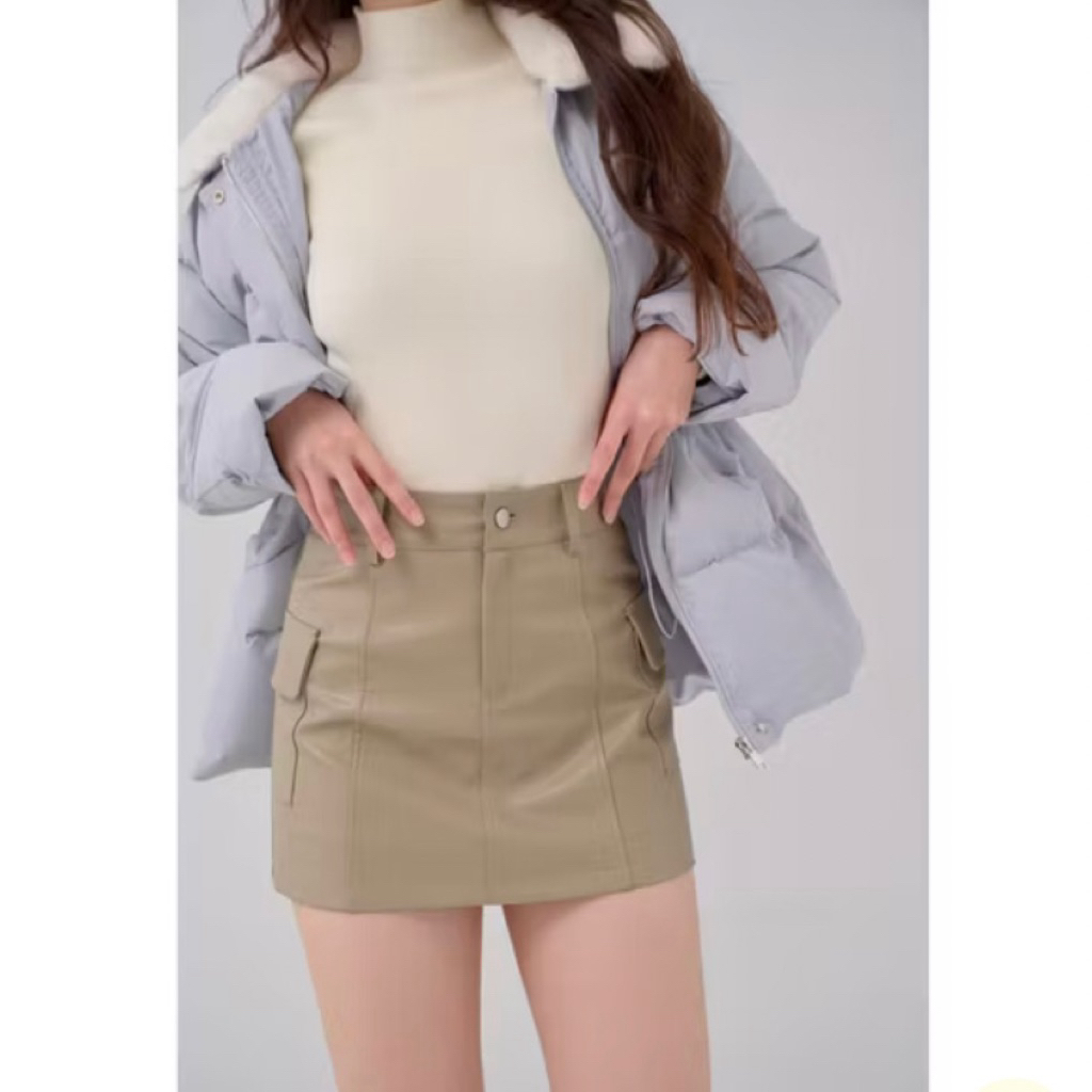 Leather skirt in Beige form Umore.made🤎