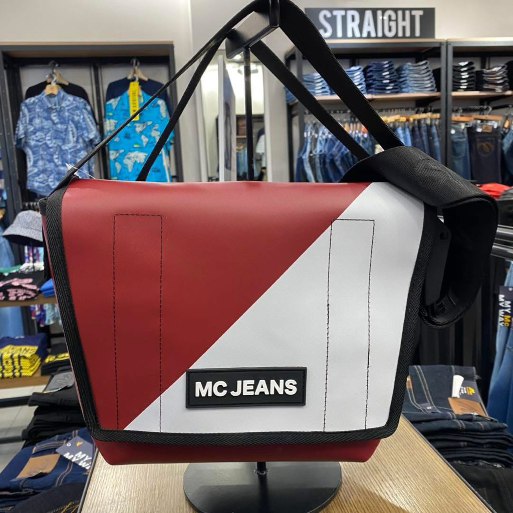 สินค้าใหม่ กระเป๋าสะพายข้าง Mc Jeans มี2สี ของแท้จากช้อป 100%