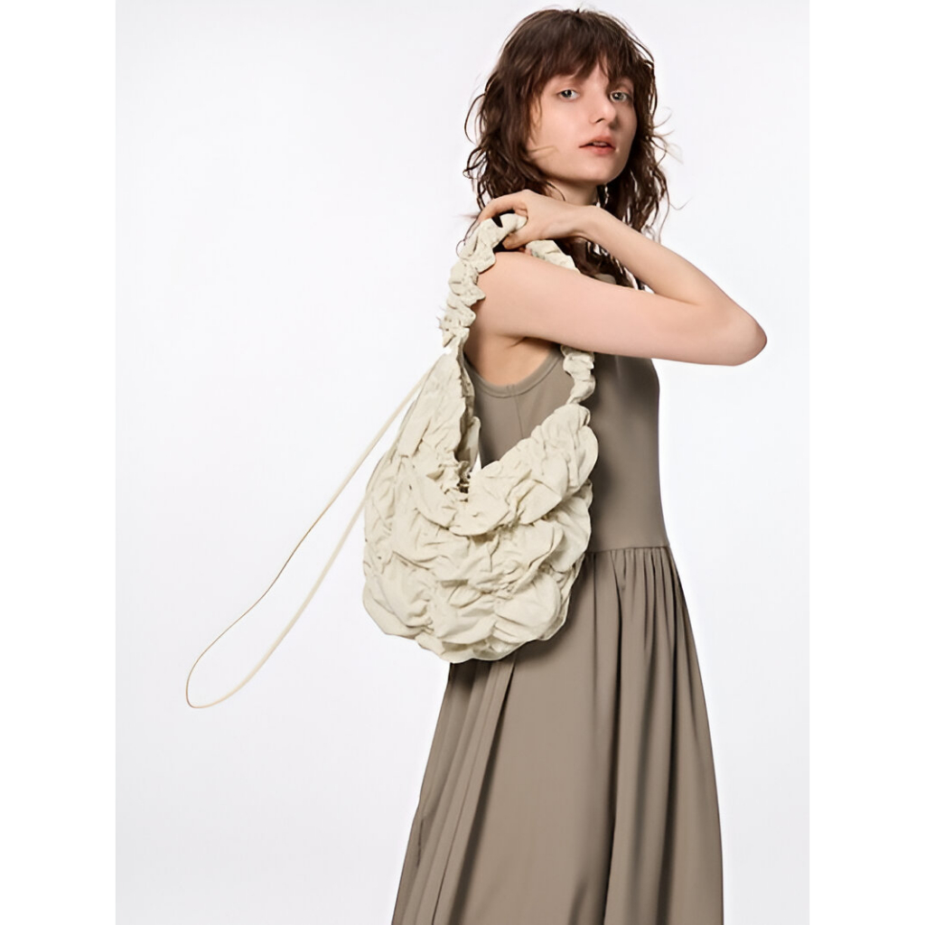 GU ของแท้ กระเป๋าสะพายข้าง ผ้าไนลอน/ GU Gathered shoulder bag