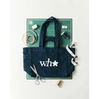 WHISPERWHITE - LOGO TOTE กระเป๋าผ้าแคนวาสสกรีนลาย มีช่องด้านข้าง จุของได้เยอะ