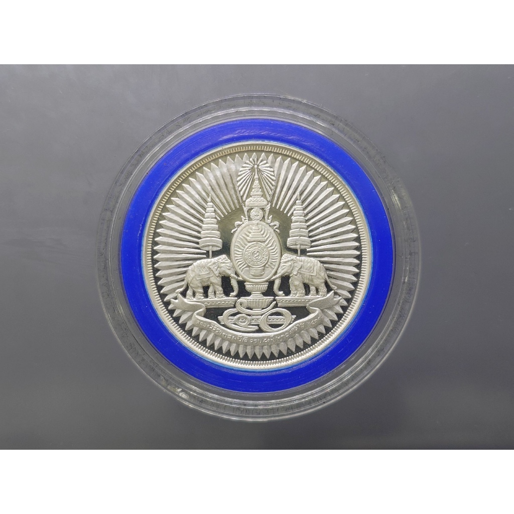 เหรียญตราสัญลักษณ์ กาญจนาภิเษก สองหน้า เนื้อเงินบริสุทธิ์ 99.9 % ขนาด 3.2 เซน บล็อก PERTH MINT การบิ