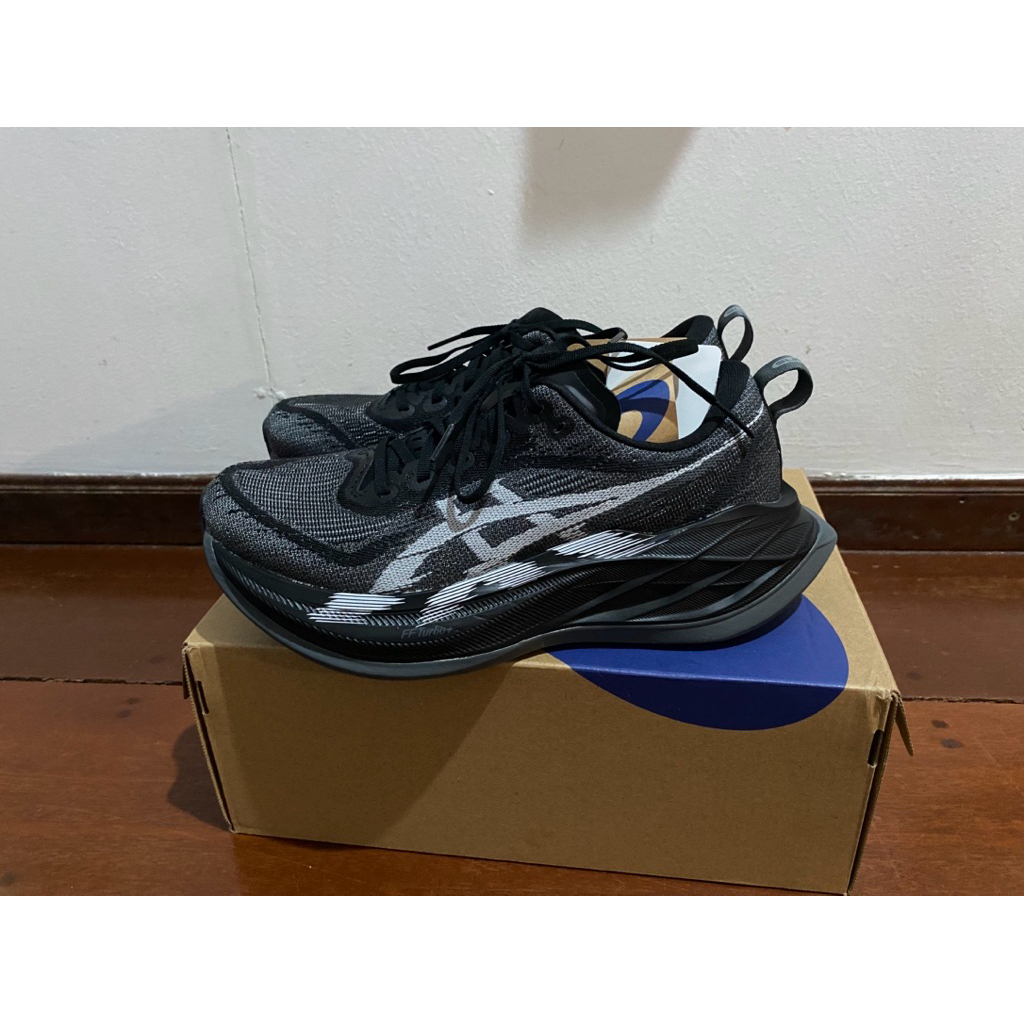 รองเท้าวิ่ง asics superblast 2