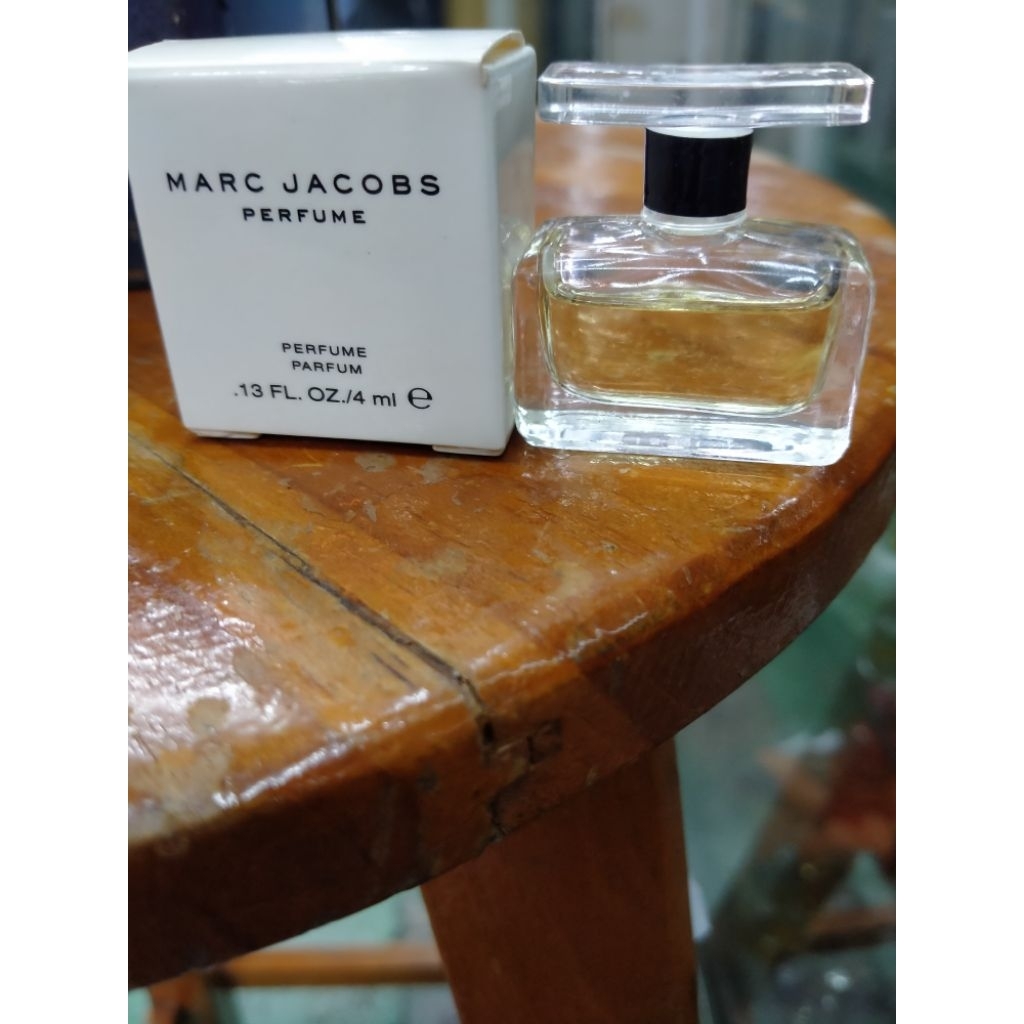 Marc Jacobs perfume parfum 4ml แบบแต้ม