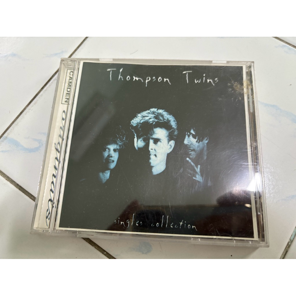 CD : THOMSON TWINS - SINGLES COLLECTIONS.