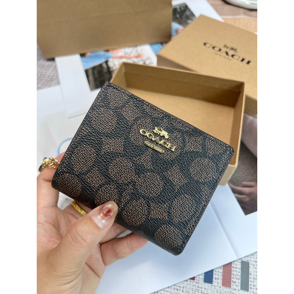 กระเป๋าตังค์สั้น C0ACH Snap Wallet (รุ่นซิปห้อยตัวซี CW789 )