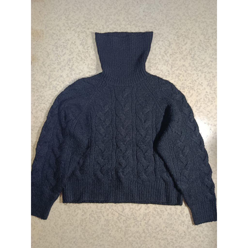 GU เสื้อไหมพรมคอเต่า