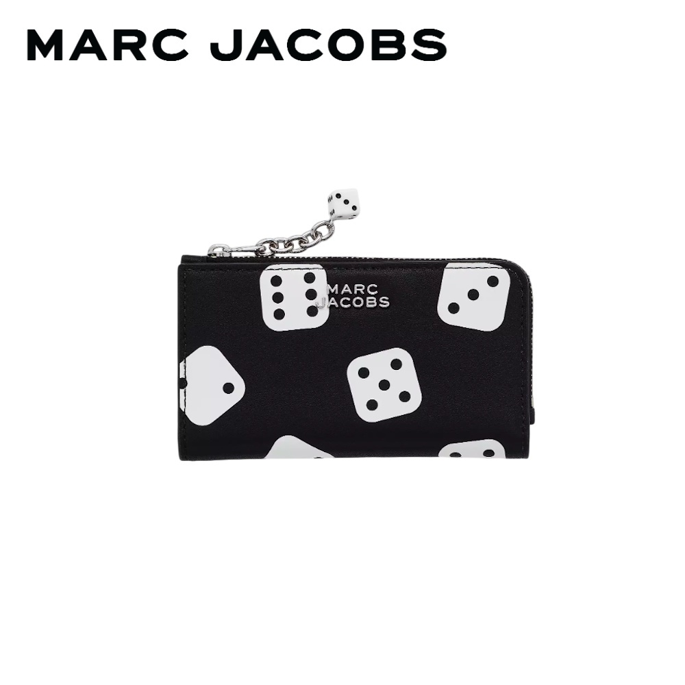 MARC JACOBS DERRICK ADAMS X MARC JACOBS EVERDAY LOGO SLIM WALLET 2F5SMP031S01 FA25 กระเป๋าใส่บัตร