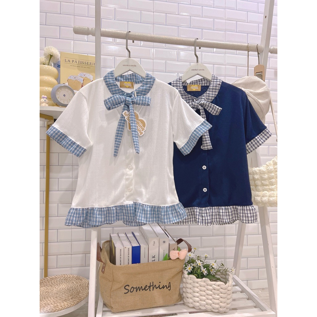 •STN97• เสื้อยืดแขนสั้นแต่งระบายชาย แต่งปลายแขน คอผูกโบว์ด้าน สไตล์เกาหลี