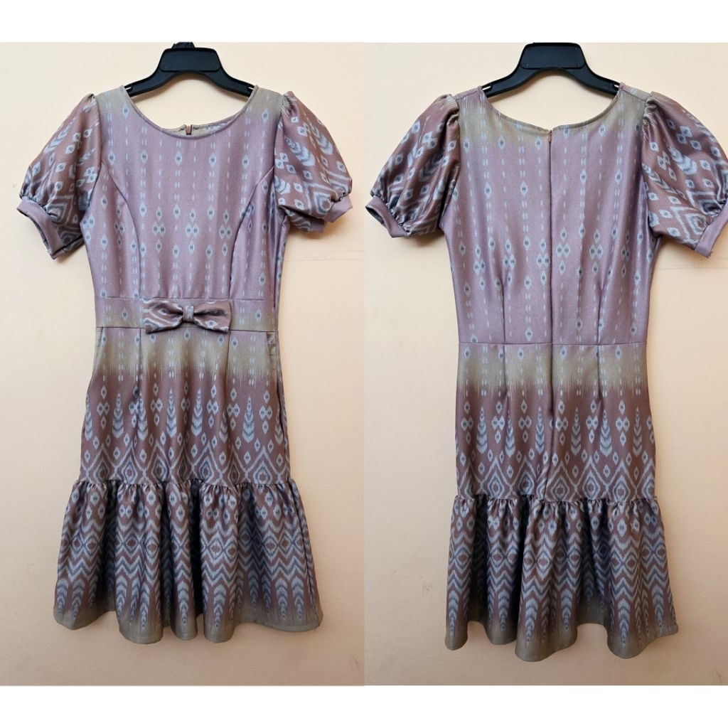 389บ เดรสไทย ลายไทย ชุดไทย ไซส์ S M L มีอก 36,39 สีชมพู กลีบบัว มือหนึ่ง Nuchi ทรงสวย ปลายระบาย แขนต