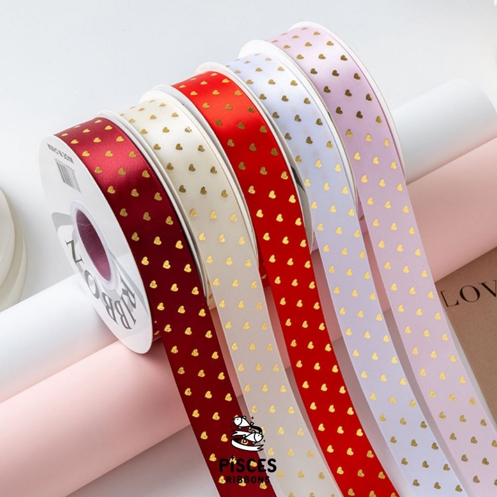 Tiny Heart Luxe – ริบบิ้นหัวใจลักซ์ พิมพ์ลายหัวใจสีทองสุดหรู 2.5 ซม. [RBY-0097] ราคา ถูกที่สุด ดีลบีเคเค