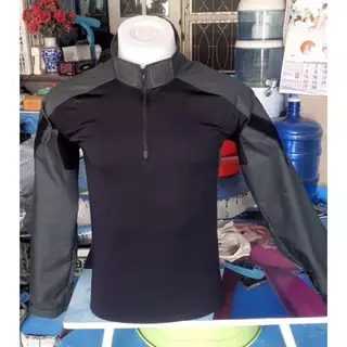 เสื้อคอมแบทเชิ้ต ตชด. ตัดเย็บด้วยผ้าลายพราง ตชด. และผ้ายืดโพรีเอสเตอร์นาโนช่วยระบายความร้อน ไม่อมเหงื่อ แห้งเร็ว