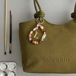 Littlewhitestore Bag charm พวงกุญแจลูกปัด (เลือกตัวอักษร A-Z ได้)