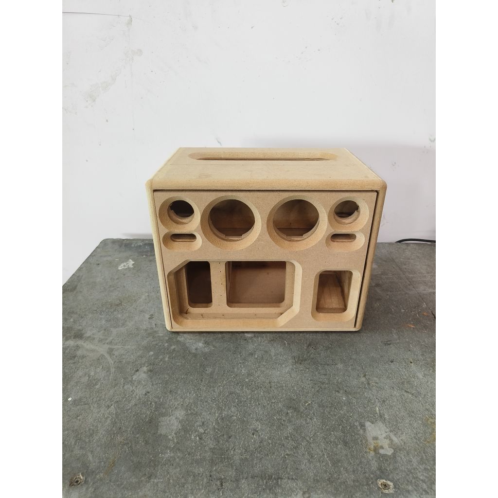 ตู้4.5กระแทกข้าง งานดิบ