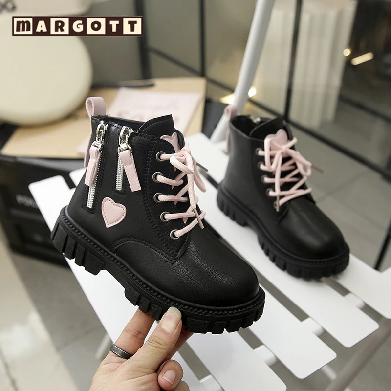 【margott9】รองเท้าบูทมาร์ตินสีชมพูสำหรับเด็กผู้หญิง 27-35 รองเท้าบูทหุ้มข้อซิปคู่รูปหัวใจ