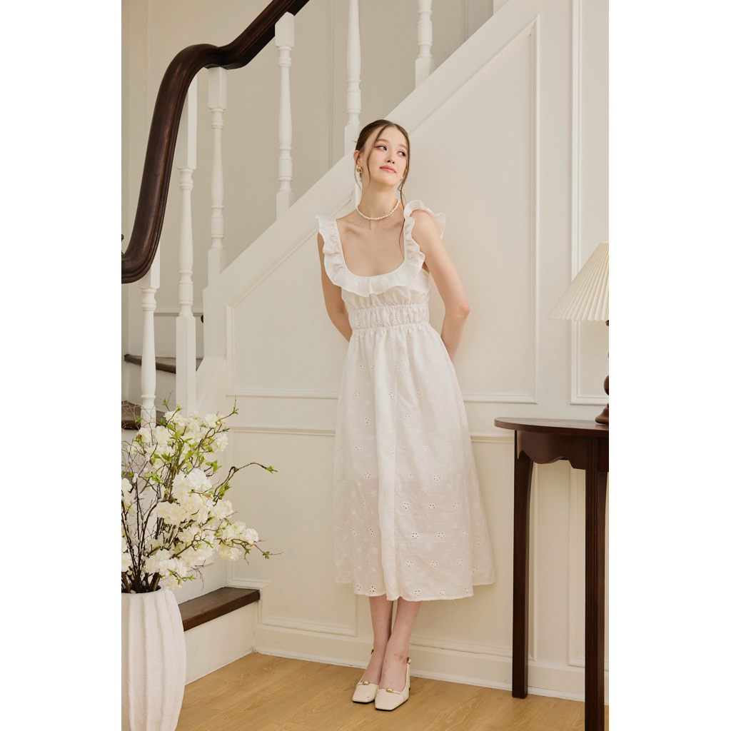 Sister.rrr : PICHA DRESS เดรสแขนกุดระบายลูกไม้