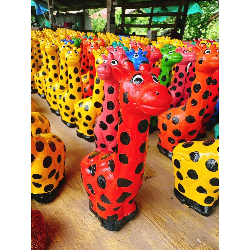ตุ๊กตาปูนปั้นยีราฟแต่งบ้านแต่งสวนหรือเพื่อการเรียนรู้