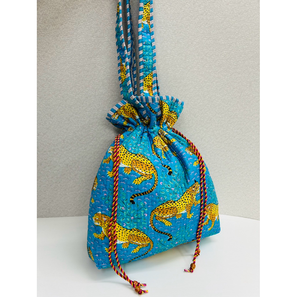 [พร้อมส่ง] กระเป๋าอินเดียหูรูด ผ้าอินเดีย กระเป๋าสะพาย Indian Quilted Drawstring Bag Gabbar Shop