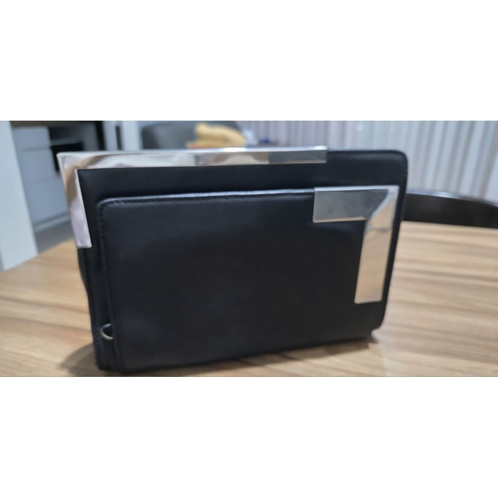 กระเป๋าถือครัสDKNY..