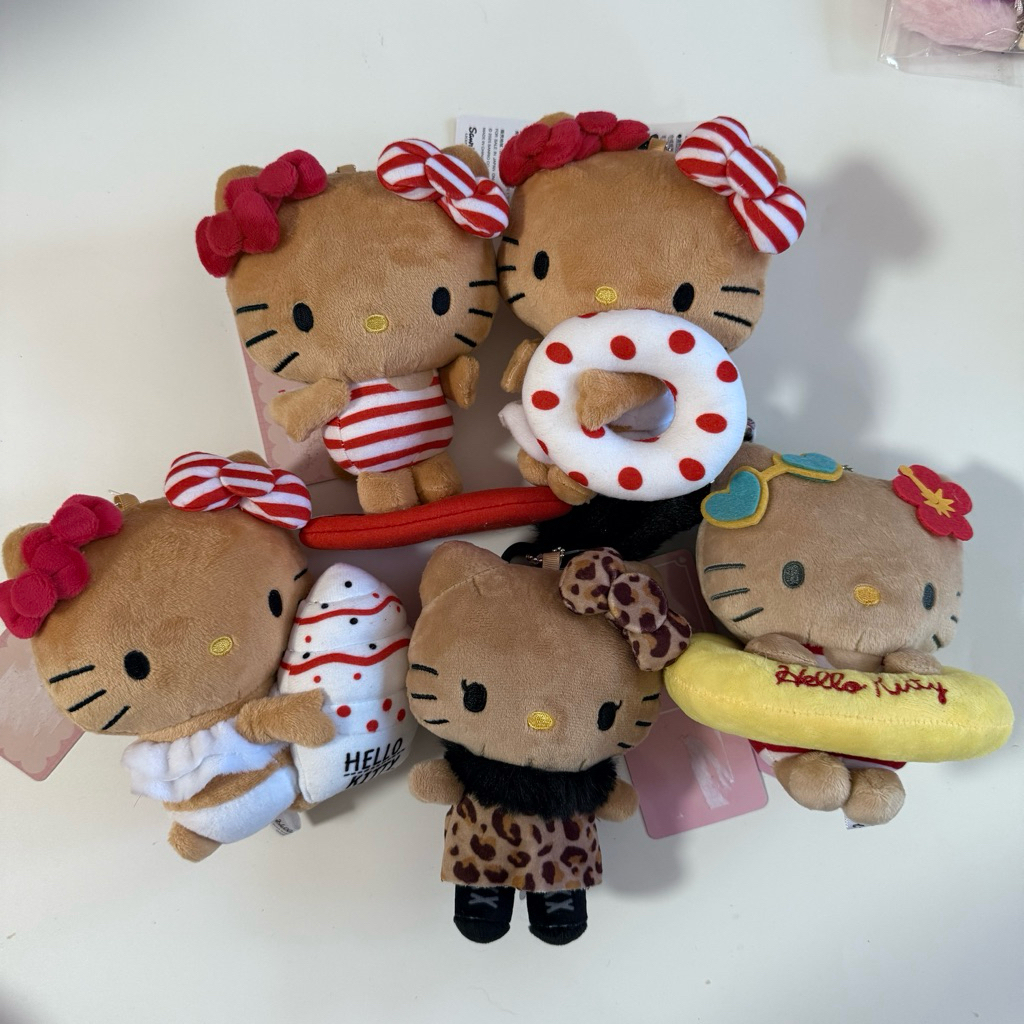 พร้อมส่ง 🎉 พวงกุญแจ Hello kitty 50th Anniversary 🎌 Limited