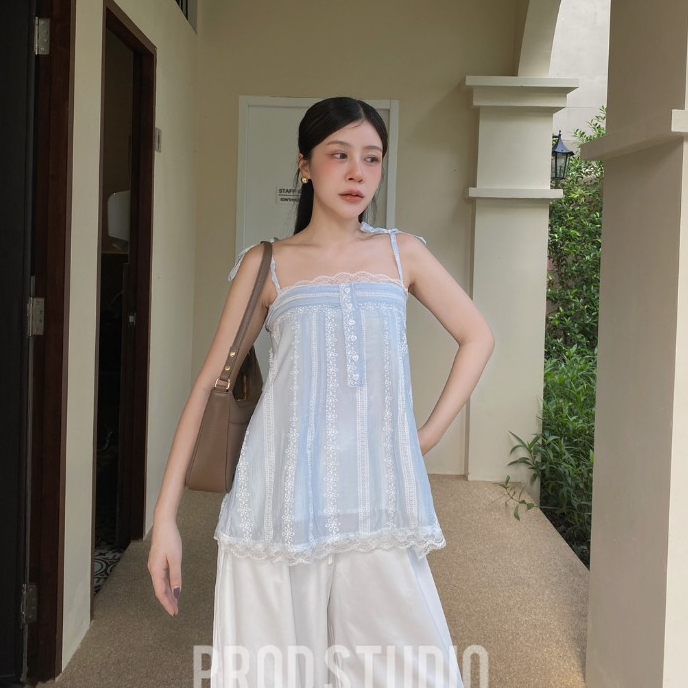 Amy cami : เสื้อสายเดี่ยวผูกไหล่ เย็บตีเกล็ดหน้า แต่งขอบลูกไม้ แต่งกระดุมหัวใจ เนื้อผ้าพิมพ์ลายนูน KN.Clothes - รูปที่ 3