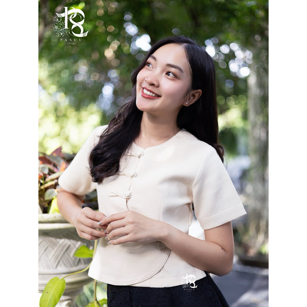 เสื้อพื้นเมือง ทรงคอกลม ดีเทลกระดุมไขว้สุดเก๋ เนื้อผ้ายื่อไผ่อัดกาวอย่างดีทั้วตัว เนื้อนุ่มใส่สบาย