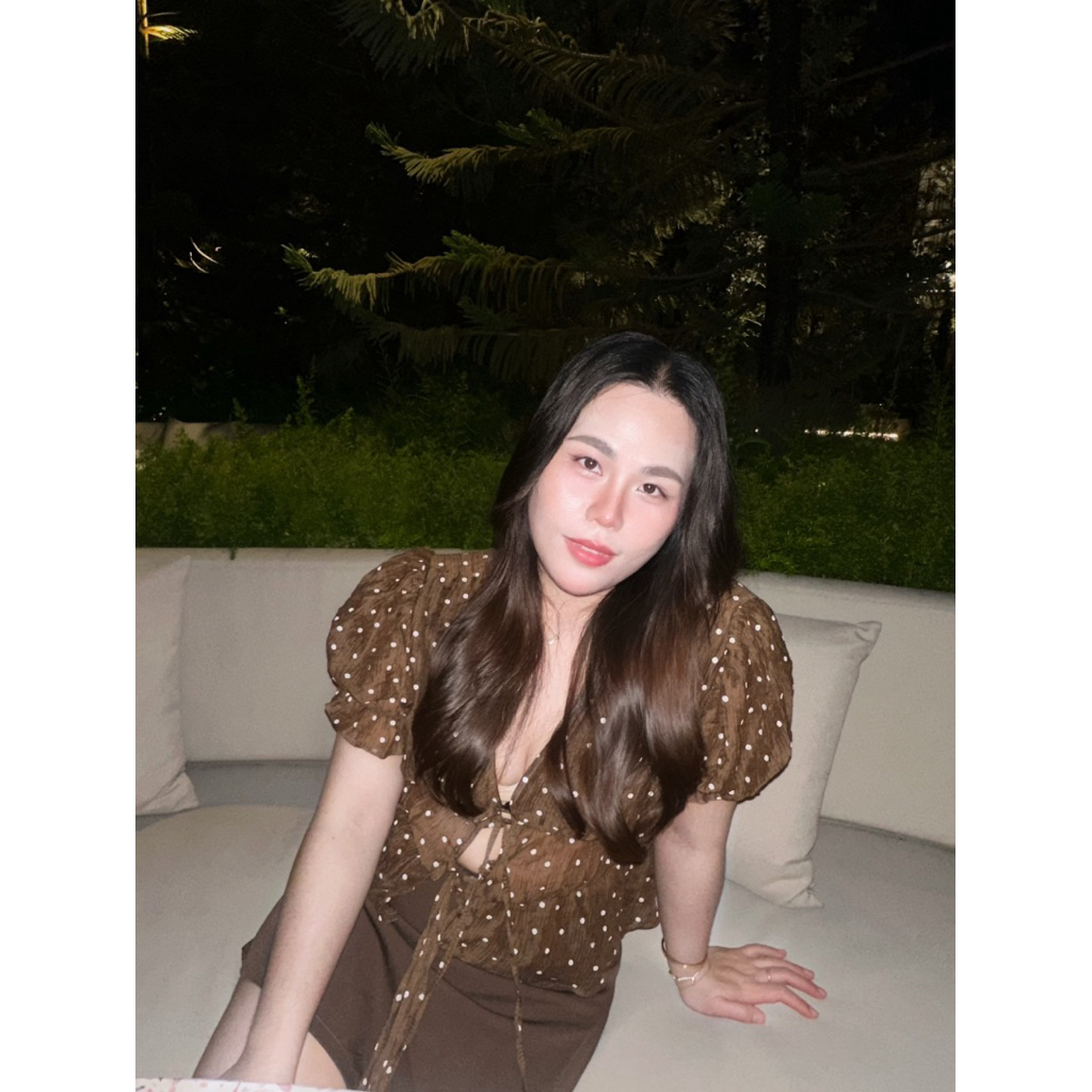 เสื้อ polka dot สาวอวบสีน้ำตาล