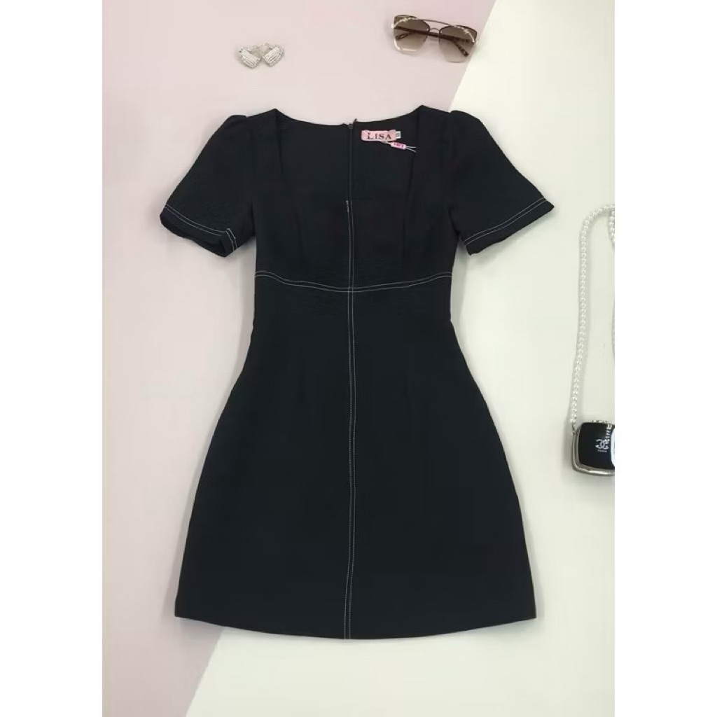 เดรสคอเหลี่ยมสี่ดำ lisa brand ไซต์ XS