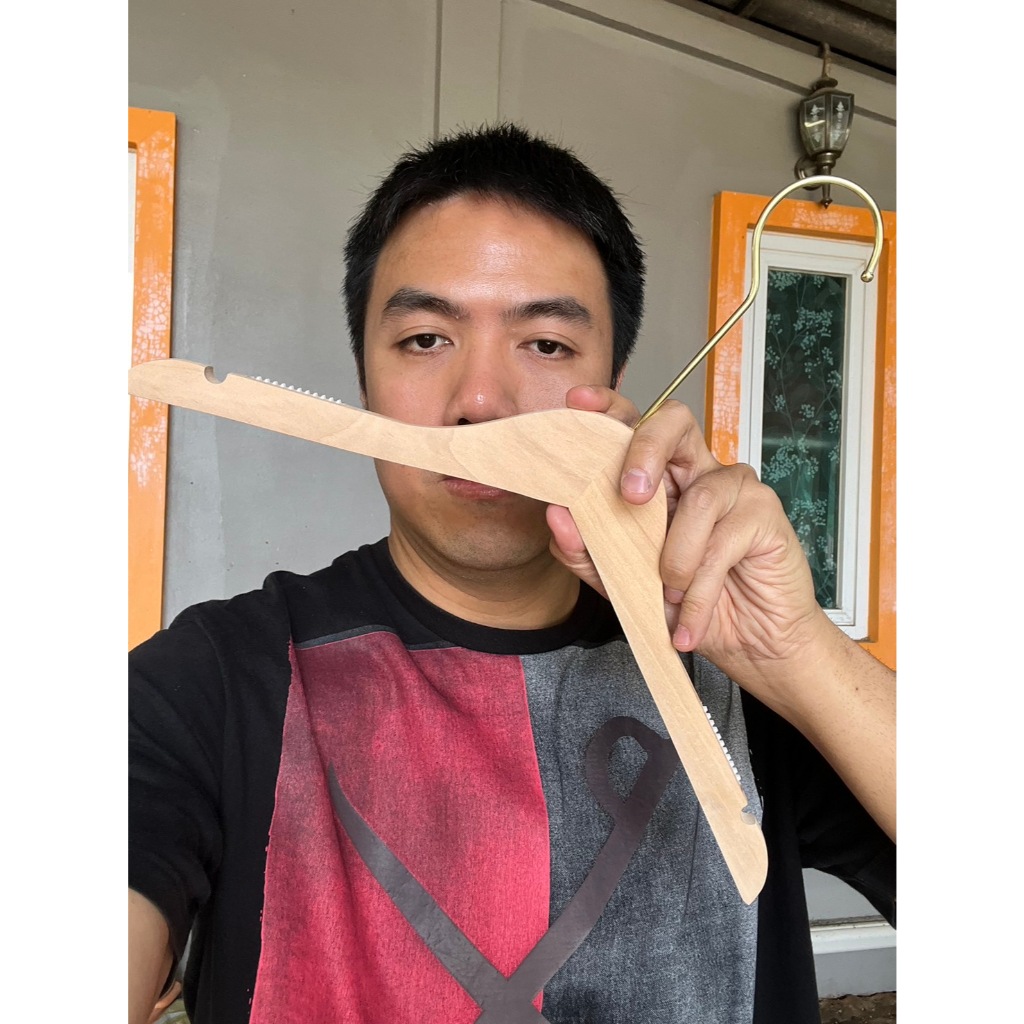ไม้แขวนเสื้อไม้ตะขอยาว 38cm มีตัวกันลื่นข้างๆ ออกใบกำกับภาษีได้ รหัสkornz10628