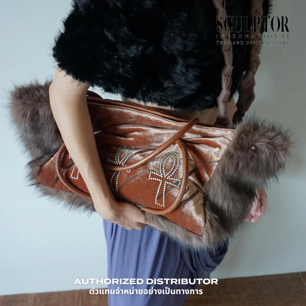 SCULPTOR® กระเป๋า Fluffy Slouch Velvet Bag สี Burnt Orange