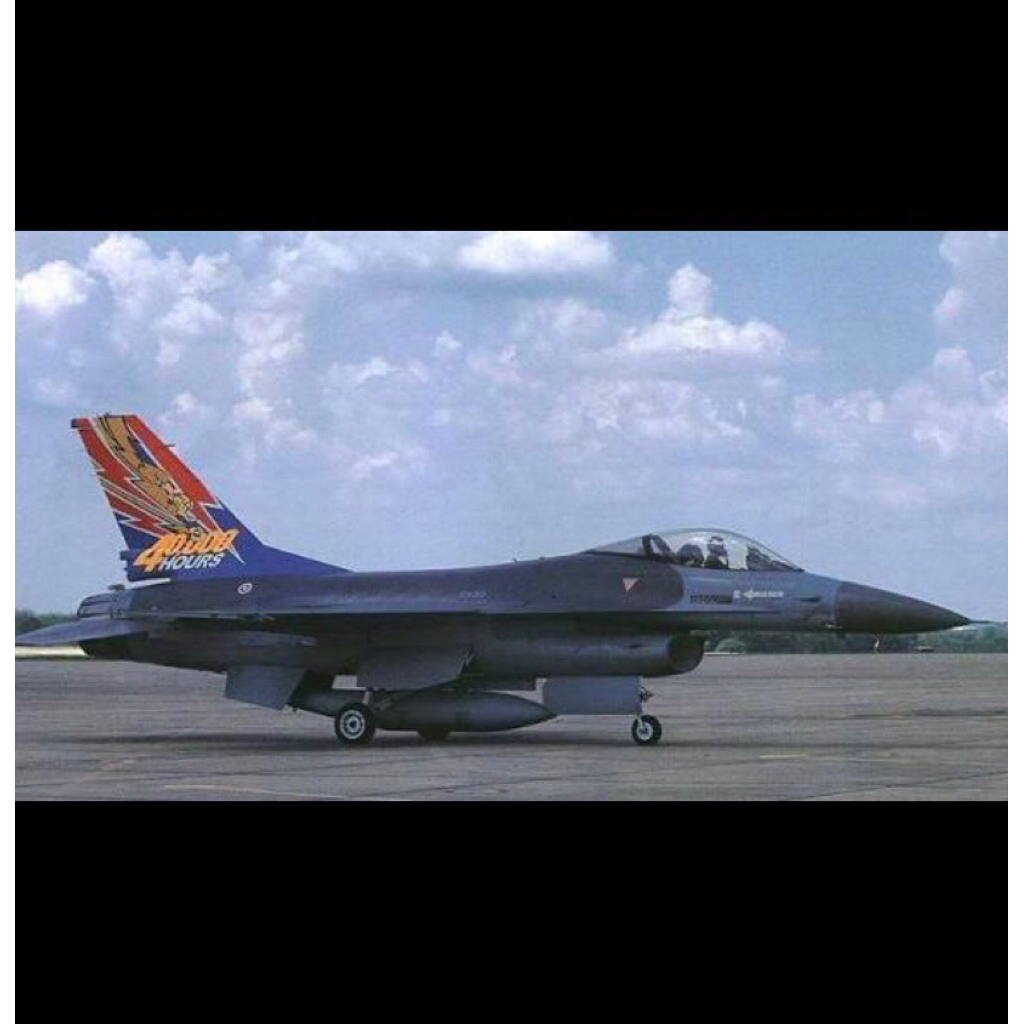 โมเดล เครื่องบินรบ ไทย F-16 ทอ.ไทย ฝูง 103 สายฟ้า ฉลอง 40,0000 hrs.anniversery ขนาด 1/144 ยาวประมาณ 