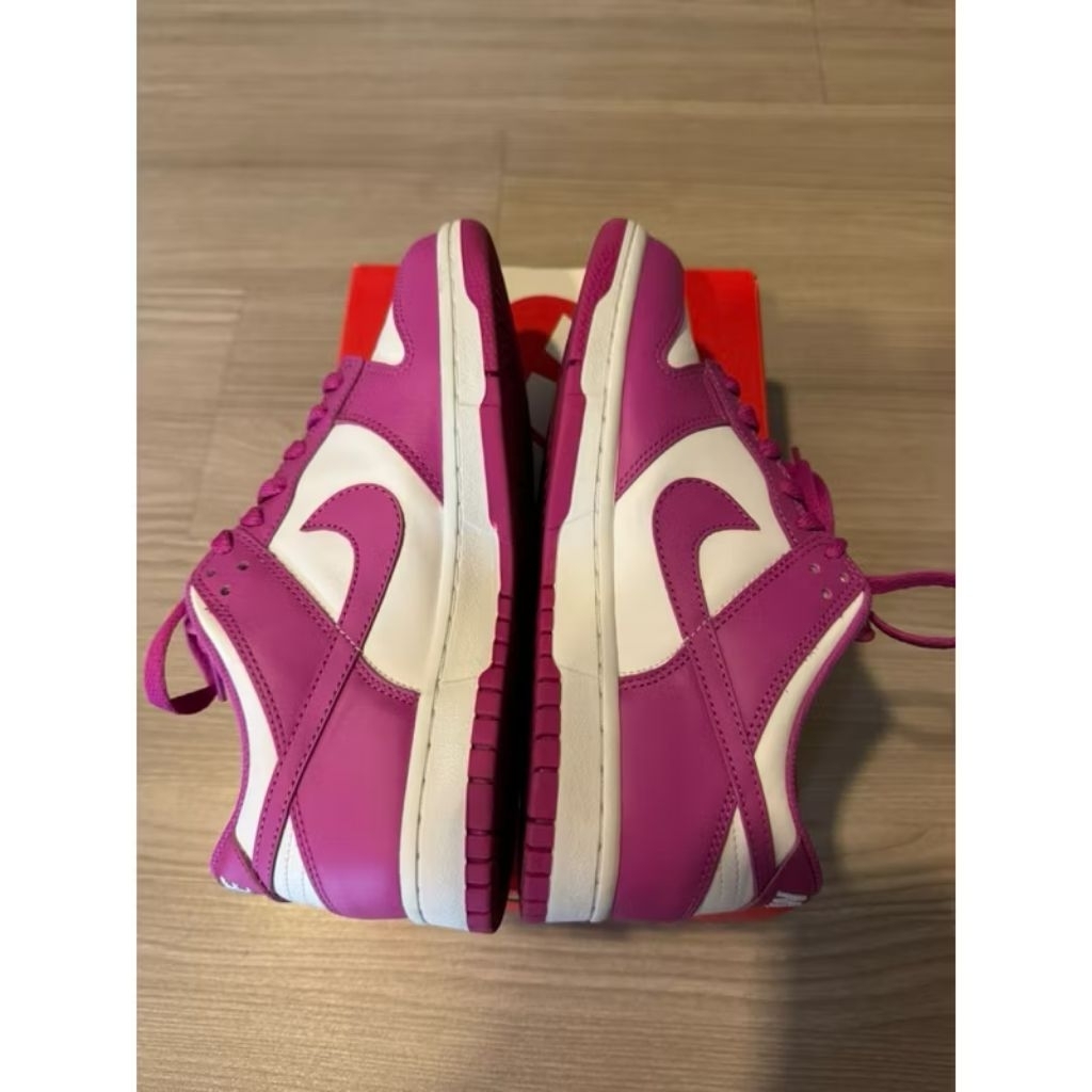 ส่งต่อNike Dunk Low GS 'Active Fuchsia' ของเเท้พร้อมกล่อง