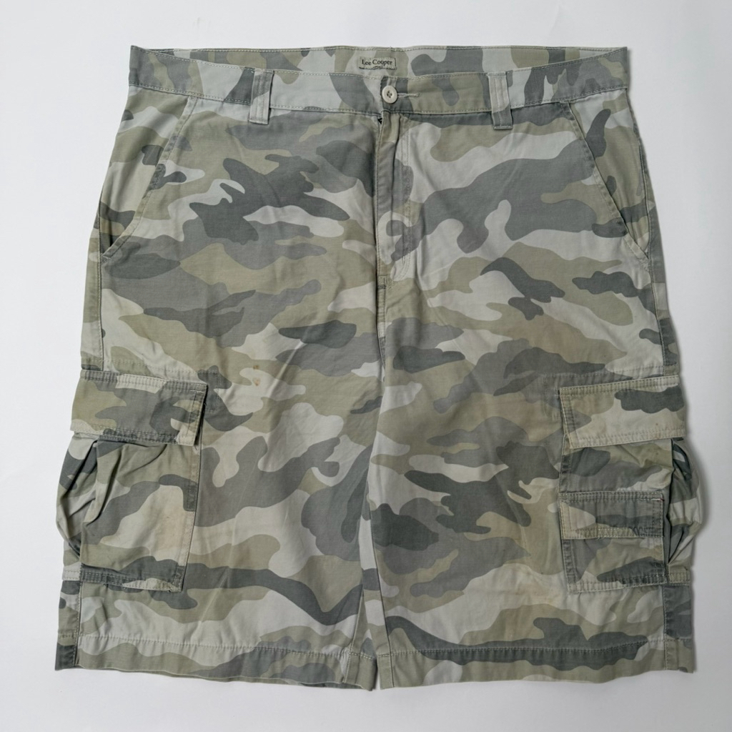 กางเกงคาร์โก้ ขาสั้น สามส่วน ลายพราง ทหาร Cargo Camo short (เอว42) แบรนด์ Lee Cooper มือสอง ของแท้ 💯