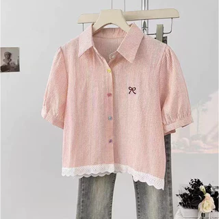 Dahong 💖W635 เสื้อเชิ้ตแขนสั้นผู้หญิงน่ารักๆ oversize ปักโบว์แดง ผ้าคัตตอน เนื้อผ้าบ้างๆ แบบผ้าไหมอิตาลี ใส่สบาย