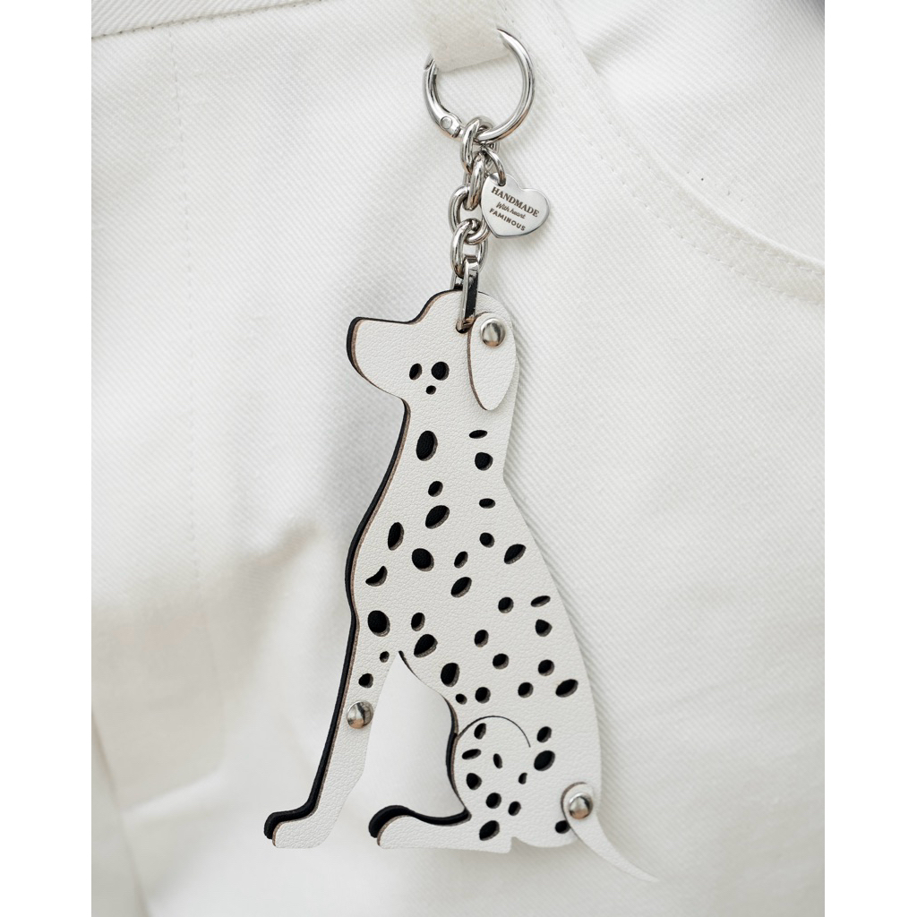 Faminous Keychain Dalmatian Dachshund Flower พวงกุญแจที่ห้อยกระเป๋าน้องหมาและดอกไม้