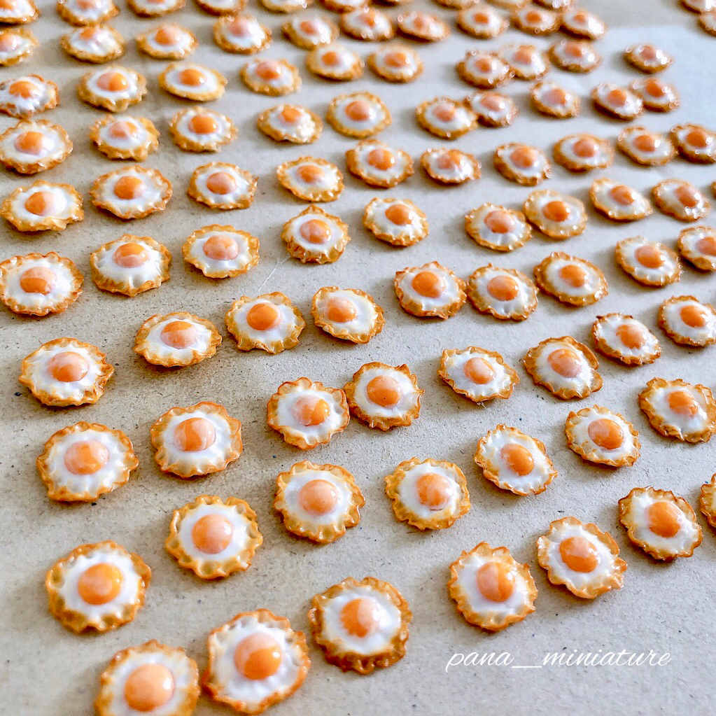 ไข่ดาวจิ๋ว ดินปั้นจิ๋ว  มี 2 แบบ 3 ขนาดโดยประมาณ 8-12 mm. ราคา/ชิ้น
