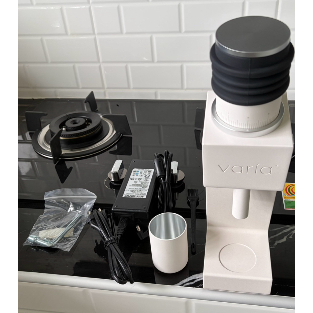 เครื่องบดกาแฟ Varia VS3 Grinder มือสอง บดไปไม่เกิน 5 ครั้ง ฝาบิ่นนิดนึง